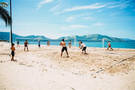 Los Beneficios De Realizar Deportes En La Playa Blog Isalud