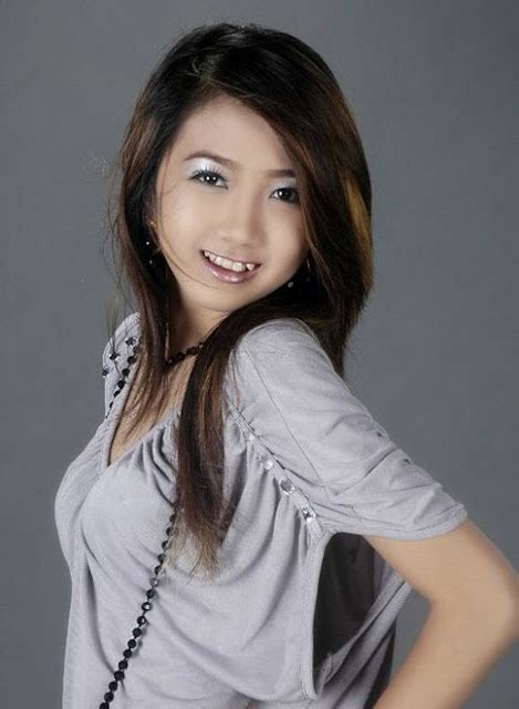 Myanmar Cute Teenage Model Girl Mechi Ko Collection Sexy Photos