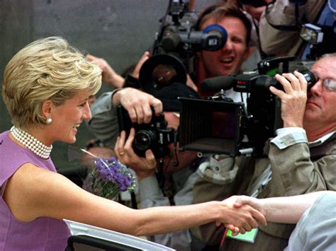 Prince Harry Says Same Paparazzi Who Chased Dianas Car Into Paris