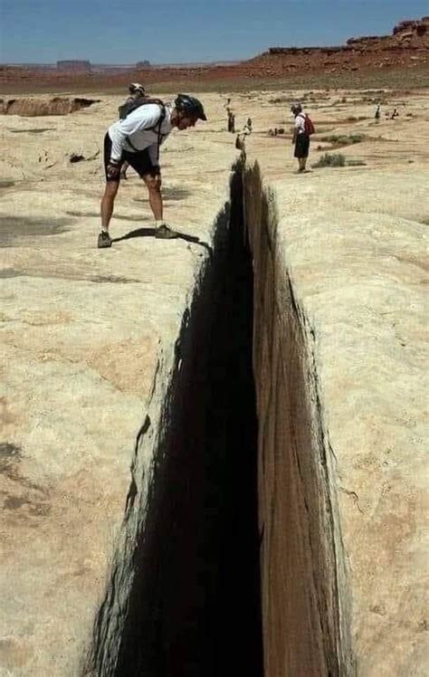 Viral Photo Does Not Show the San Andreas Fault مسبار