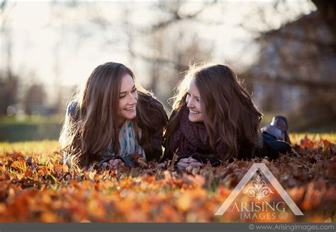 Cute Fall Senior Pictures With Your Best Friend