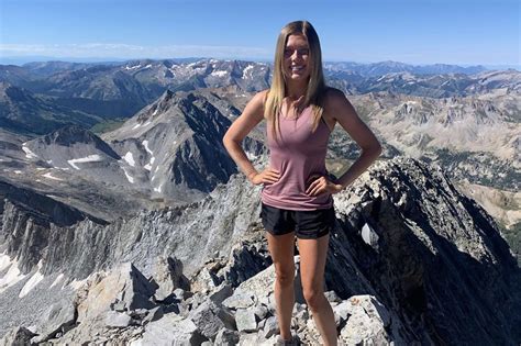 Colorado hiker stuns onlookers while climbing mountains in high heels