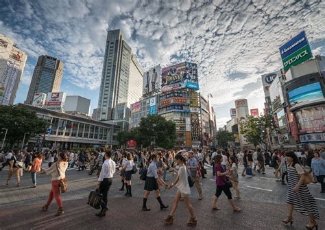 Tokyos Iconic Shibuya Crossing Amusing Dunia