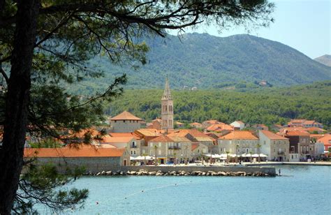 Tällä hetkellä sijainnissa split, kroatia on 22 asteen lämpötila ja sateen mahdollisuus on 9%. Jelsa Town - Split Croatia Travel Guide