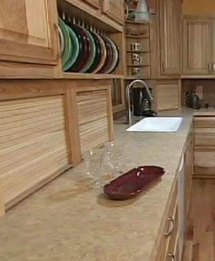 Appliances and kitchen cabinets must work together to create a pleasing and functional kitchen design. These 30"-deep base cabinets allow for the installation of ...