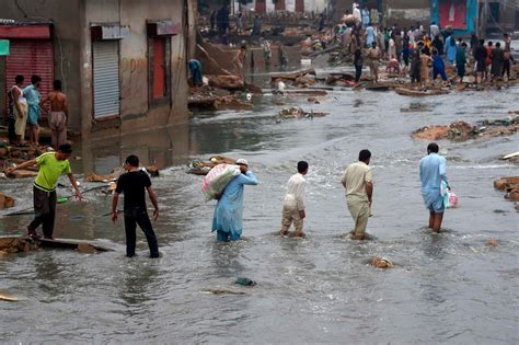 تغير المناخ يضرب باكستان بآثار مدمرة فيضانات وارتفاع درجات الحرارة الطاقة