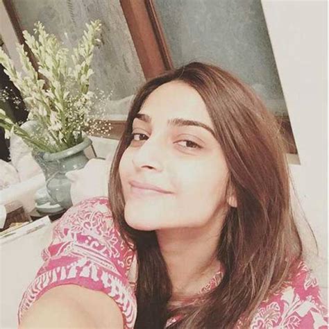 Sonam Kapoor Posts A No Make Up Selfie Entertainment Gallery Newsthe