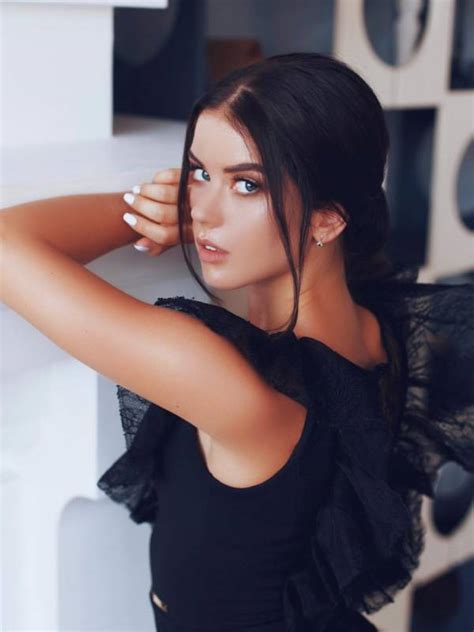 Model Tatyana Kozelkina Atrone