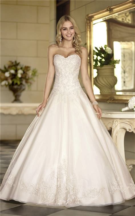 Elegant Ball Gown Strapless Ivory Satin Lace Corset Wedding Dress