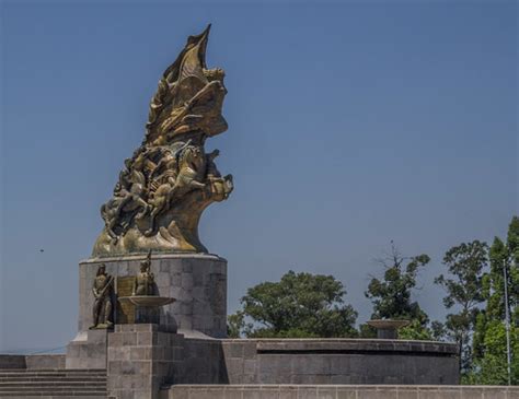 Monumento A La Victoria Del 5 De Mayo Obra Del Artista Mex Flickr