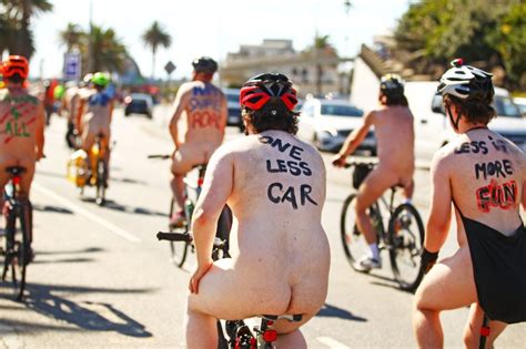 Melbourne Naked Bike Ride In Bici Tutti Nudi Per La Sicurezza In