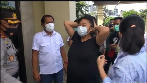 Perempuan Pelaku Mesum Di Halte Smkn 34 Tidak Ditahan Polisi Okezone