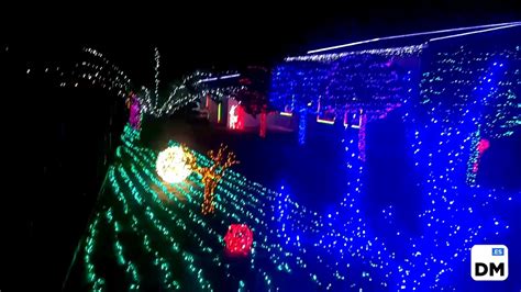 La navidad en españa se vive con intensidad. La casa de las 22.000 luces de Navidad - YouTube