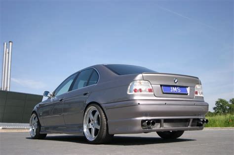 It was launched in the sedan body style, with the station wagon body style (marketed as touring) introduced in 1996. Bodykit für BMW E39 - Racelook.de