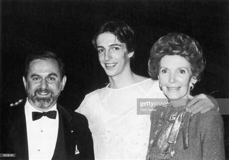American First Lady Nancy Reagan Poses With Her Son Ballet Dancer News Photo Getty Images