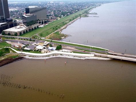 La Man Jumps Off Lake Ponchartrain Bridge To Avoid Dui Arrest Police