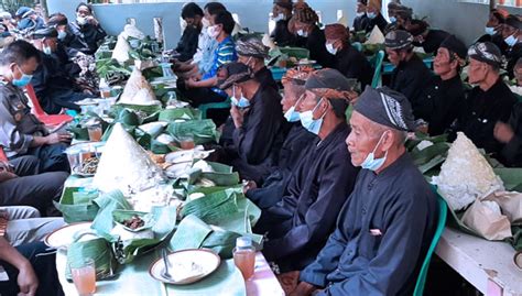 Pertahankan Tradisi Ritual Slametan Kejawen Digelar Di Kalitanjung
