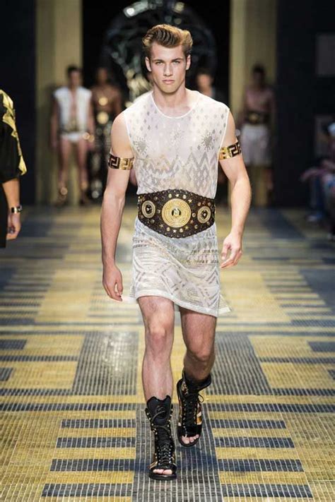 Men S Fashion Shows 2013 Versace Roman Fashion Greek Fashion