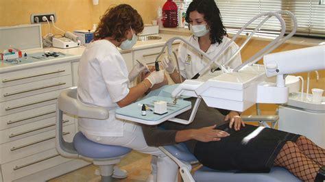 Pin Von Norman Bodey Auf Sexy Dental Patients Zahnarzt Zähne Arzt