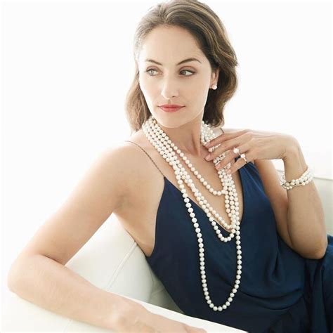 What To Wear With Pearls How To Style Pearls Girls Pearl Necklace