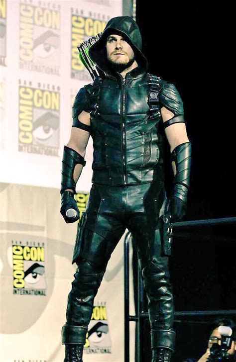 Stephen Amell In His New Green Arrow Costume At Sdcc Stephen Amell
