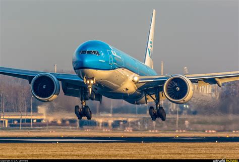 Ph Bvn Klm Boeing 777 300er At Amsterdam Schiphol Photo Id 866716