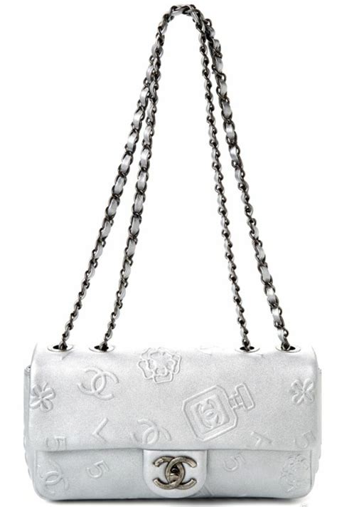 Eine elegante schlichtheit prägte zu dieser zeit die garderobe, die vorher etwa nur von coco chanel oder yves saint laurent. Chanel Taschen - Modeikonen unter den Handtaschen