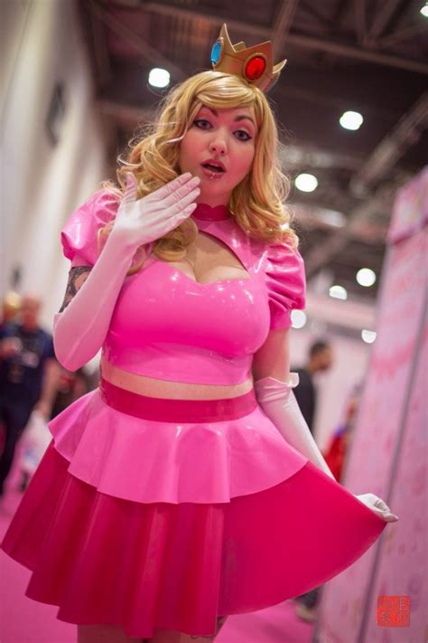 Princess Peach Cosplay Telegraph