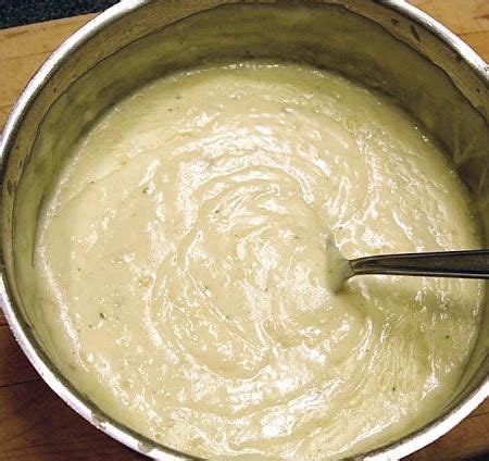 Pour in the cream and bring to a boil. Recetas de Cocina faciles.: Como hacer salsa alfredo ...