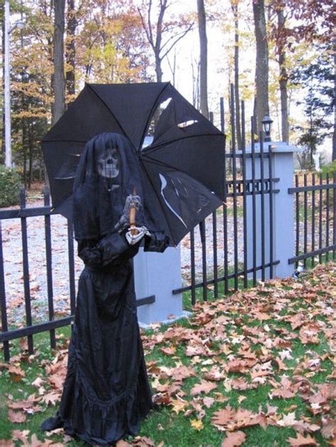 Spook Up Your Yard With Scary Outdoor Halloween Decorations Homyfash