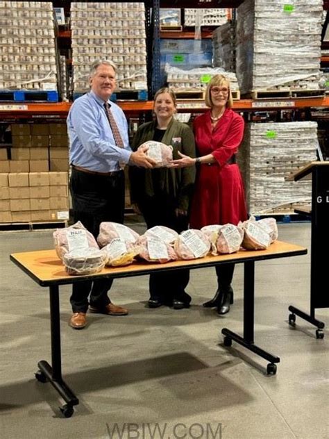 Indiana Pork Donates Ham To Feed Hungry Hoosiers Wbiw