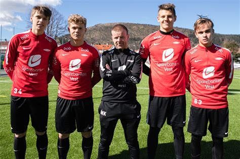 Sk brann information page serves as a one place which you can use to see how sk brann stands in overall table, home/away table or in how good shape sk brann is. SK Brann, Sport | Brann-talent går til tysk fotball