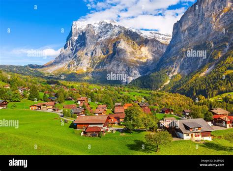 Grindelwald Suiza Vista Pueblo De Antena Y El Otoño Alpes Suizos