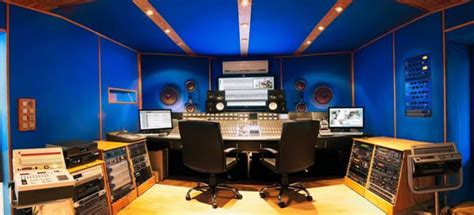 Studio Recording Banner Indovoiceover