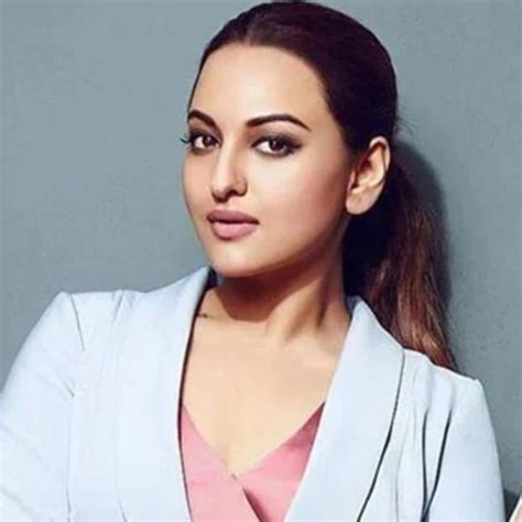 Sonakshi Sinha In Legal Trouble As Non Bailable Warrant Issued Against The Actress Full Report