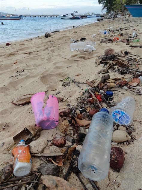 Oceans Of Plastic Fixing Indonesias Marine Debris Pollution Laws The Diplomat