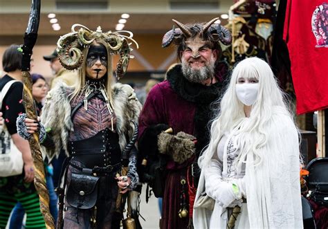 World Oddities Expo Brings The Magical And Macabre To Light