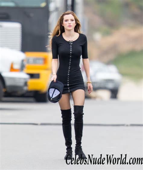 Bella Thorne Puffy Nipples In Slight See Through Dress On The Set Foto Raf Photo D