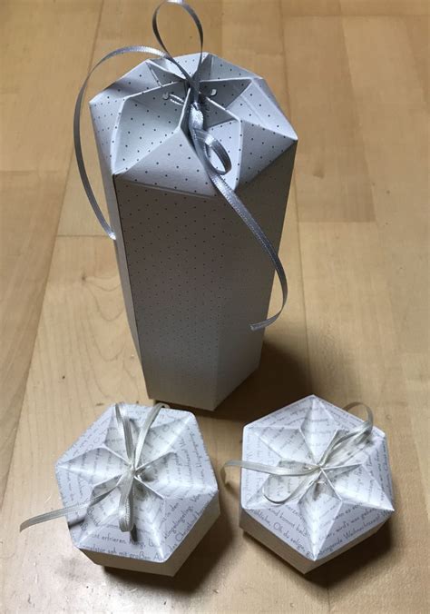 Ich stelle selbst papierperlen her aus selbst entworfenem und selbst bemalten papier. 6- Eck-Box / Sternenbox / Sechseckbox mit stabilem Boden ...