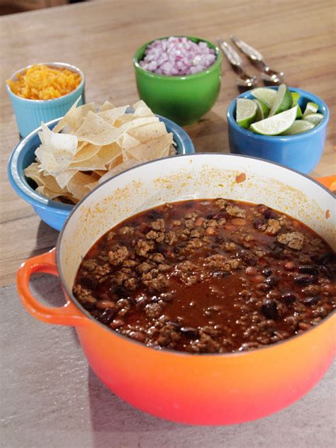 Stir together well, cover the pot and reduce the heat to low. Simple, Perfect Chili | Recipe | Ree drummond, Chili ...