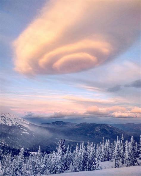 Fantastic Lenticular Cloud Mystifies Sheregesh At Sunset Pictures
