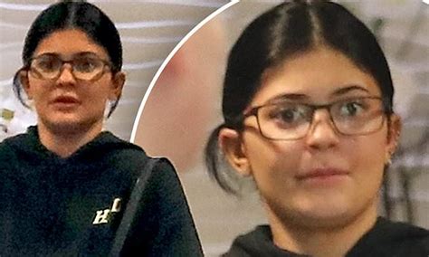 Kylie Jenners Off Duty Billionaire Lip Kit Queen Steps Out Wearing