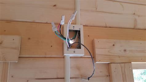 How services are connected will vary depending on the service provider and location of the home. electrical - Does this wiring look normal? If so, how can I connect a porch light to it? - Home ...