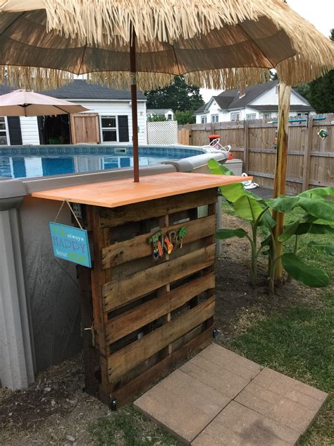 The total cost was only 8 dollars and this project was quick and pretty easy! My version of the swim up pallet bar. | above ground pool ...