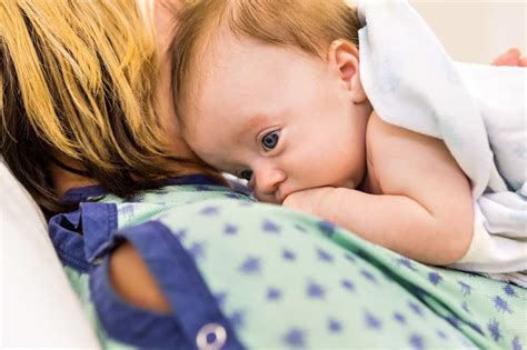 What to bring a postpartum mom. 15 Crazy Helpful Postpartum Essentials for New Moms