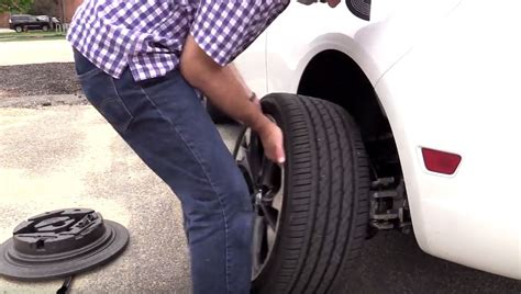 Video How To Change A Flat Tire Bestride