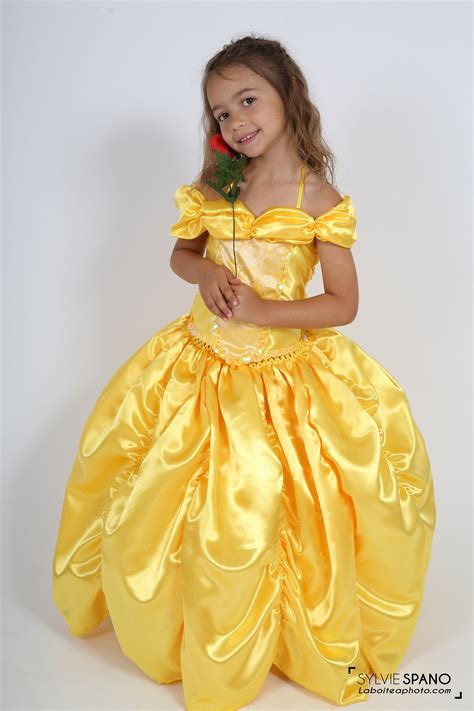 Costume enfant Peau d'âne couleur soleil, robe de princesse jaune