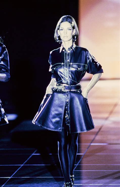Gianni Versace Runway Show Fw 1992 Versace 90s Versace Runway Versace