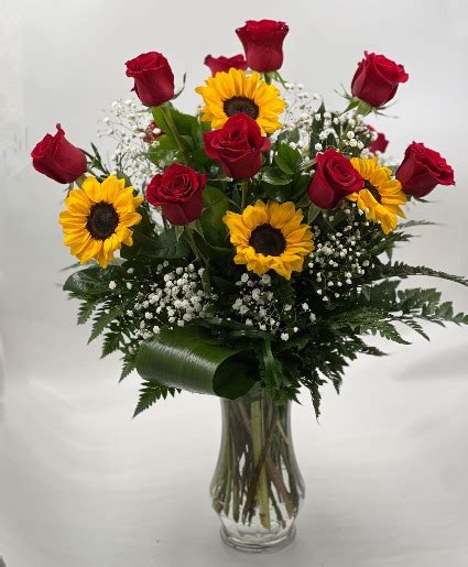Suns And Roses Dozen Roses With Sunflowers In Lubbock Tx Town South