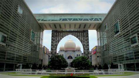 Putrajaya Corporation Complex And Palace Of Justice Flickr